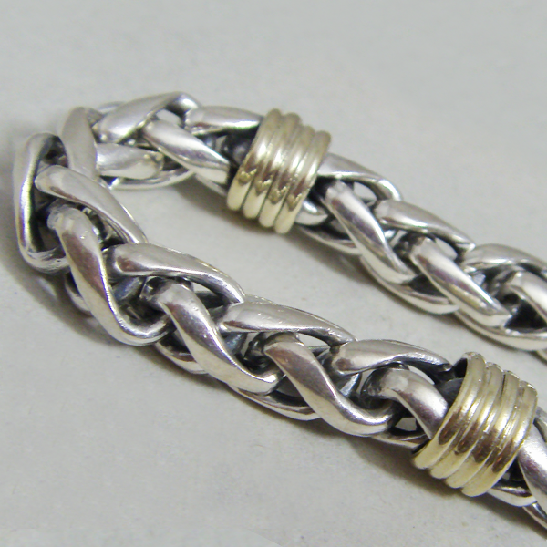 (b1147)Silver bracelet in braid style.